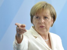 Меркел втвърди тона към Гърция заради бежанците