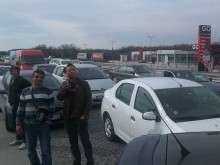 Шефове и фенове на Ботев блокирани в ада на магистралата