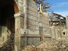 Трябва ли общината да купи полуразрушения тютюнев склад?