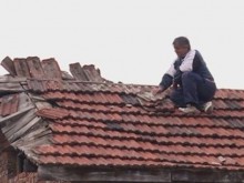 "Торнадото" в Димитровград вдигнало дете във въздуха, съсед го спасил