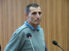 Деси не признава, че е бъркал в сутиена на пловдивчанка
