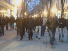 Полицаи шестваха по Главната, гайда писна пред Общината