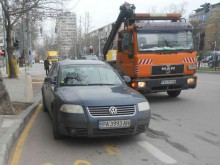 "Паяк" отнесе кола с пазарджишка регистрация, паркирала върху велоалея