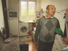 Граждани събраха пари за глобата на Бай Асен, той дари парите на дете
