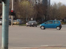 В Пловдив може и така: Шофьор кара в лява лента в насрещното на натоварен булевард