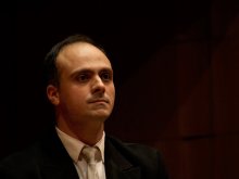 Преподавател в АМТИИ води класически оркестър в града