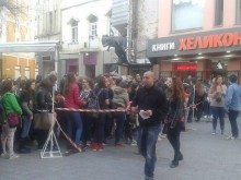 Новата книга на Емил Конрад влуди младите пловдивчани, вижте опашката