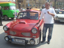 Пловдивчанин си купи "Трабант" за 350 лева, похарчи още 12 000 по него 