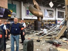 Невзривена бомба на летището в Брюксел, ранени лежат по тротоарите