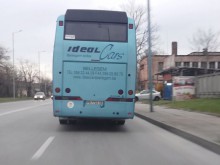 Автобус шпори с 80 км/ч по пловдивски булевард, задминава коли 