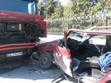 Две деца изхвърчаха от кола при тежка катастрофа в Цалапица 