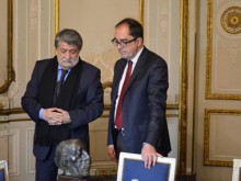 Министър Рашидов подписа нов 5-годишен договор с Лувъра