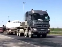 Самолет потегли към Пловдив по АМ "Тракия"