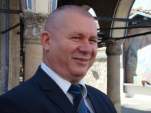 Офицери козируваха на подсъдимия ген. Шивиков в Пловдив