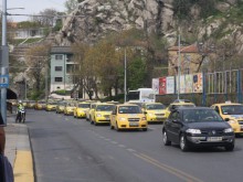 Свалят криминално проявени шофьори от такситата