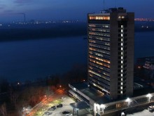 Млад мъж шокира гостите на панорамен ресторант със самоубийствен скок от терасата
