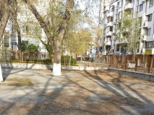 Опасности дебнат децата в училищен двор 