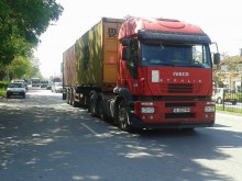 Две катастрофи с участието на два камиона по бул. "Санкт Петербург"