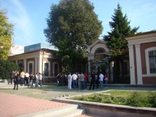 Книга учи как се пише родова история