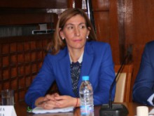 Ангелкова: Близо половината от фирмите в туристическия бранш работят в сивия сектор