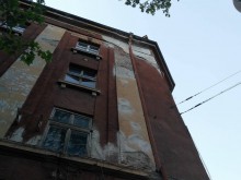 Обезопасяват опасна сграда в центъра след статия в Plovdiv24.bg