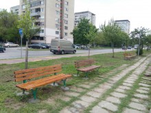 Монтираха нови пейки на булeвард "Марица юг" 