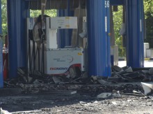 Десетки евакуирани след жестокия инцидент край Пловдив, бензиностанцията неузнаваема