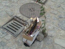 Така запълниха дупка в калдъръма край храм "Света Богородица"