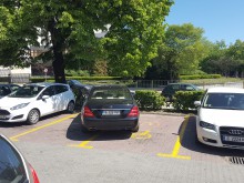 Не само в Пловдив паркират така