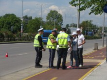 Младежи подредиха десетте заповеди за отговорно поведение на пътя