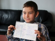 Второкласник накара Кунева да промени бележниците