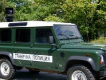Гранични полицаи задържаха каналджии, ограбили мигранти
