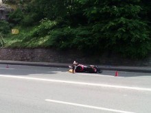 Моторист блъсна жена до Тунела, откараха я в болница