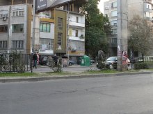 Дупки в мантинелите създават опасност за пешеходци и шофьори