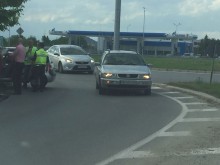 Пак ПТП в Пловдив, край едната кола - ефектно облечени девойки