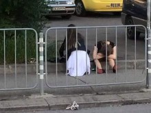 Много пияни софийски абитуриентки станаха хит в интернет