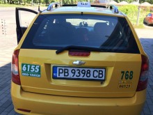 Шофьор на такси се направи на мъж пред пловдивчанка с дете