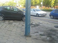 Това остава след колите по тротоарите!