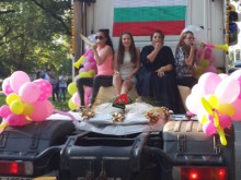 Абитуриентка отиде с ТИР на бала