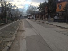 Аварийно кърпене на дупки прави община Куклен