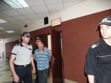 Убиецът Веселин смятал майка си за вещица
