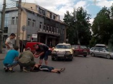 Такси блъсна пешеходец в Кючука