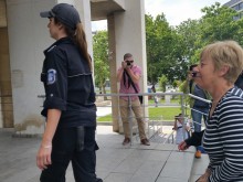 Британските граждани, обвинени за кражба на картини, остават в ареста
