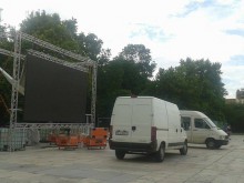 Огромен екран в центъра на Пловдив изкушава феновете