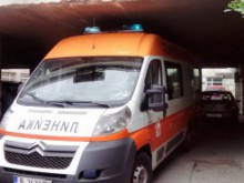 Счупиха носа на мъж от екип на спешна помощ