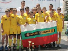 Видео: Бербатов награди шампиони от Ботев, вижте какво им каза