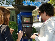 Първо в Plovdiv24.bg: Започна монтирането на новите паркомати в Пловдив!