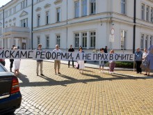 Проверка показа далаверите на родни политици