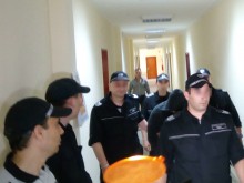 Убиецът на гарда на Очите: Вие как ще постъпите, ако срещу вас е насочено оръжие? 