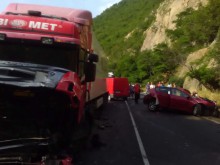 Младеж и девойка пострадаха тежко при катастрофа в Кресненското дефиле